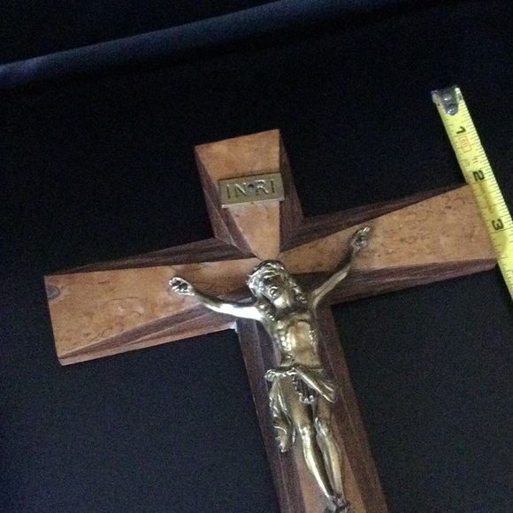 Wood cross and Brass - Picture 2 of 10